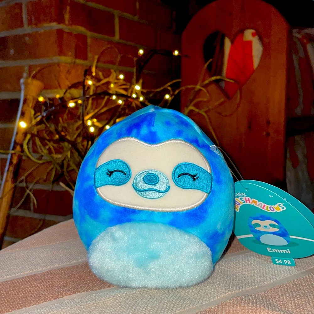 Squishmallows- Emmi the sloth! NWT!